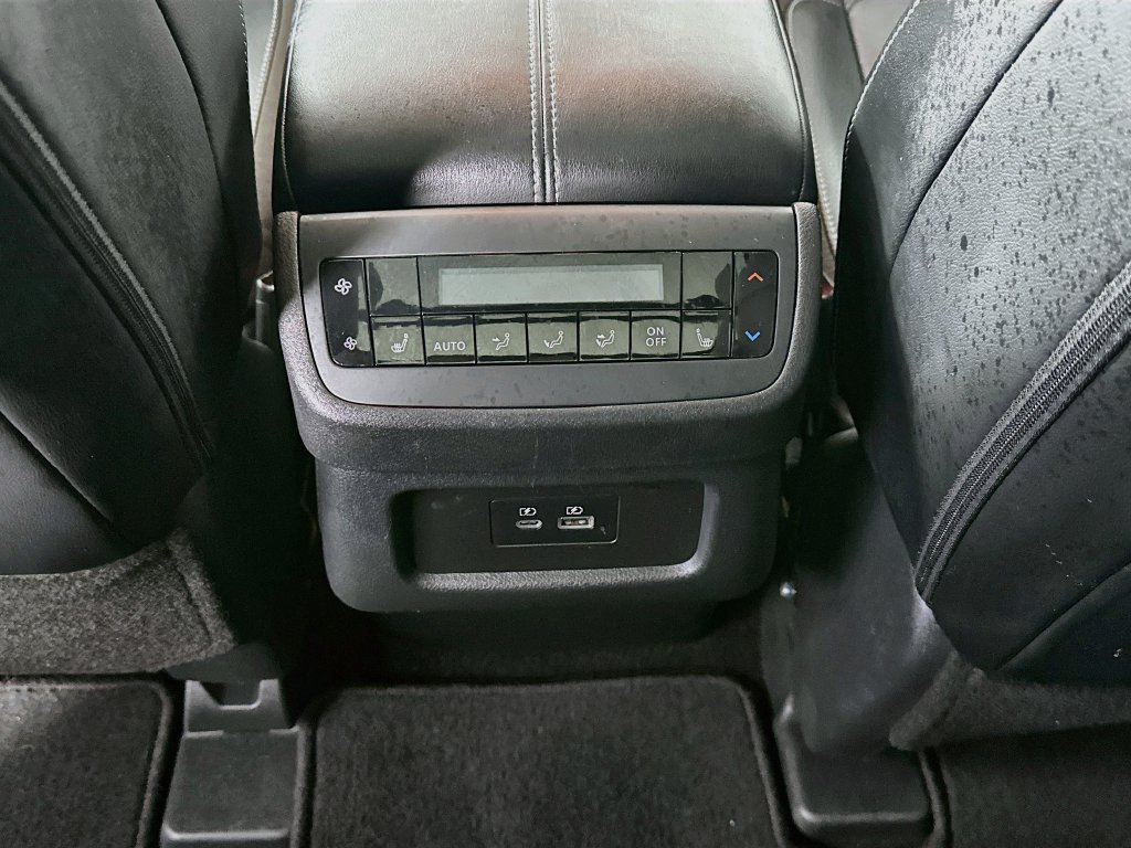 Used 2024 Nissan Pathfinder SL w/ SL Premium Package FWD image 22