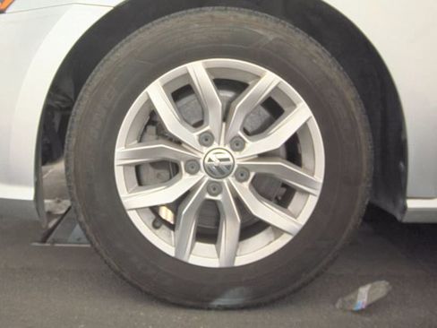 Used 2017 Volkswagen Passat 1.8T S FWD image 13