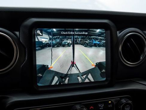 Used 2022 Jeep Gladiator Rubicon w/ Cold Weather Group image 65