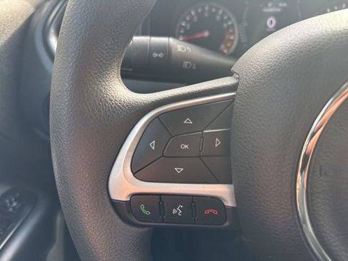 Certified 2023 Jeep Renegade Latitude image 14