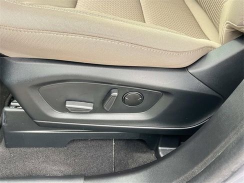 Used 2023 Ford Explorer XLT image 28
