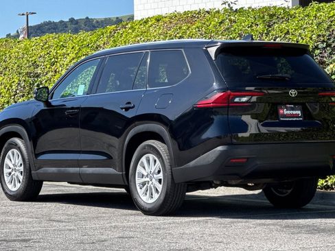 Used 2025 Toyota Grand Highlander AWD image 6