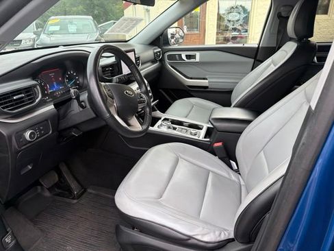 Used 2021 Ford Explorer XLT w/ Equipment Group 202A AWD/4WD image 15