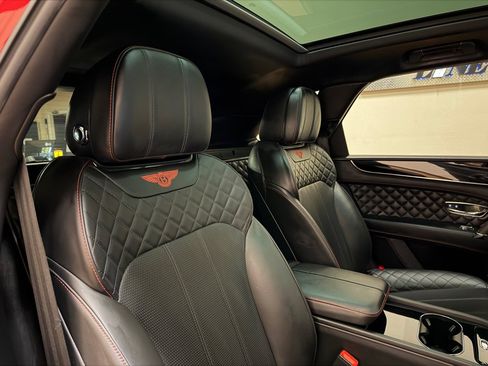 Used 2017 Bentley Bentayga AWD/4WD image 24