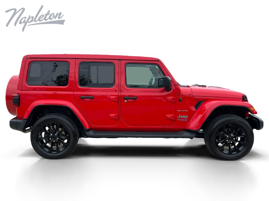 Used 2022 Jeep Wrangler Unlimited Sahara w/ Cold Weather Group AWD/4WD image 7