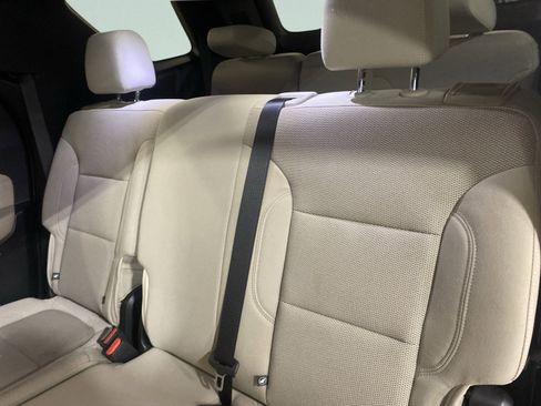 Used 2023 Chevrolet Traverse LS image 12