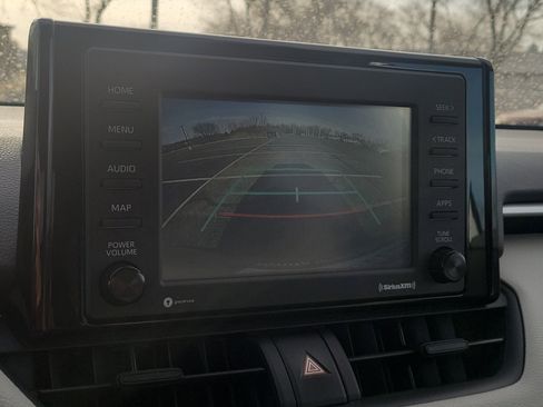 Used 2021 Toyota RAV4 XLE image 27