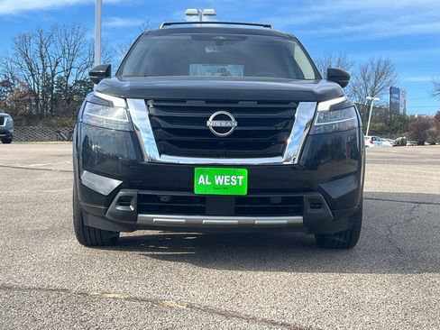 Used 2023 Nissan Pathfinder Platinum image 3