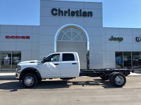 New 2025 RAM 5500 Tradesman AWD/4WD image 1