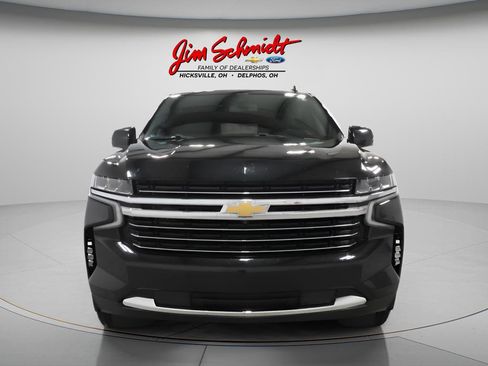Used 2022 Chevrolet Suburban LT w/ Luxury Package AWD/4WD image 3