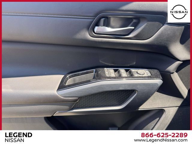 Used 2024 Nissan Pathfinder SL AWD/4WD image 18