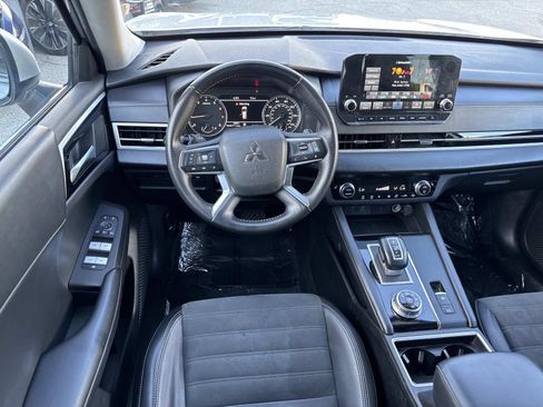 Used 2024 Mitsubishi Outlander AWD image 10