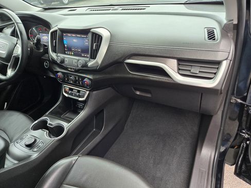 Used 2024 GMC Terrain SLT image 64