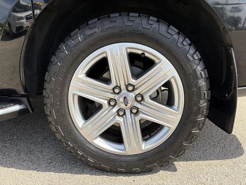 Used 2018 Ford Expedition Max XLT w/ Equipment Group 202A AWD/4WD image 9