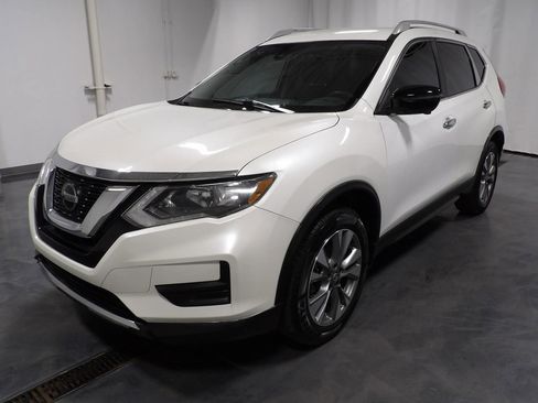 Used 2019 Nissan Rogue SV w/ Premium Package AWD/4WD image 4