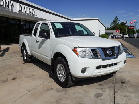 Used 2019 Nissan Frontier SV AWD/4WD image 2