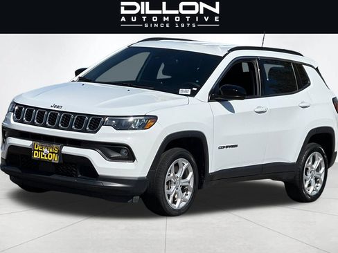 Used 2024 Jeep Compass Latitude AWD/4WD image 8