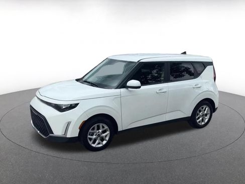 Used 2025 Kia Soul LX w/ LX Technology Package FWD image 6