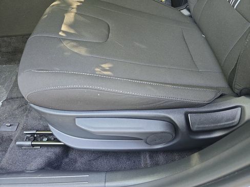 New 2025 Hyundai Elantra SEL image 29