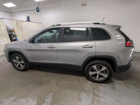 Used 2019 Jeep Cherokee Limited AWD/4WD image 10