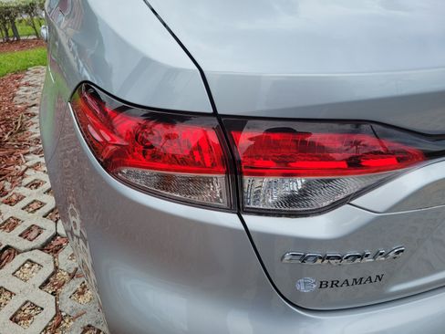 Used 2021 Toyota Corolla LE FWD image 5