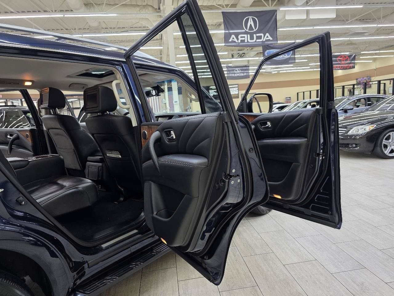 Used 2015 INFINITI QX80 4WD w/ Deluxe Technology Package image 17