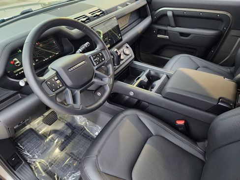 Certified 2025 Land Rover Defender 90 S image 17