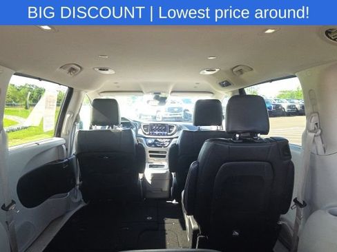 Used 2023 Chrysler Pacifica Touring-L FWD image 15