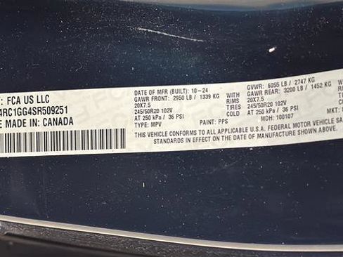 Used 2025 Chrysler Pacifica Limited image 35