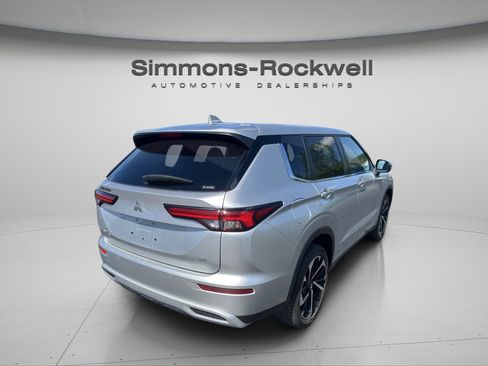 Used 2023 Mitsubishi Outlander SE AWD/4WD image 5