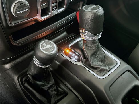 Used 2022 Jeep Wrangler Sport S image 23