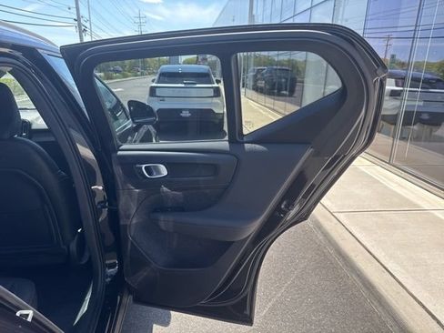 Certified 2025 Volvo XC40 B5 Plus AWD/4WD image 12