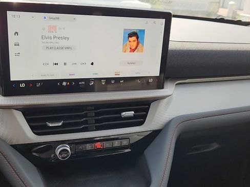 New 2025 Ford Explorer Active w/ Active Comfort Package image 21