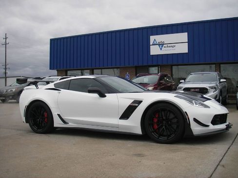 Used 2016 Chevrolet Corvette Z06 w/ 3LZ Preferred Equipment Group image 3