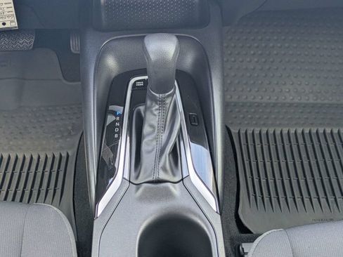 Used 2025 Toyota Corolla LE FWD image 19