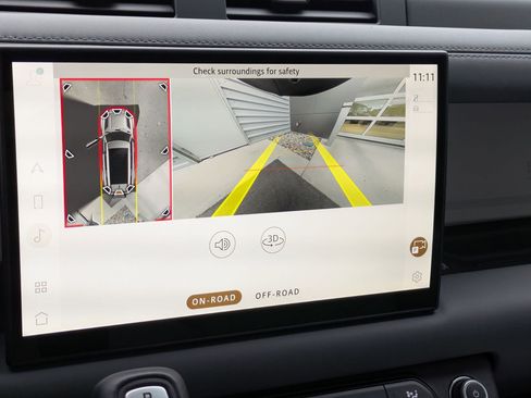 Used 2025 Land Rover Defender 130 S image 22