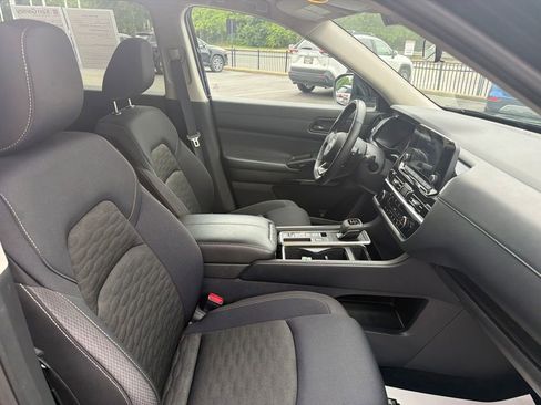 Used 2025 Nissan Pathfinder SV FWD image 20