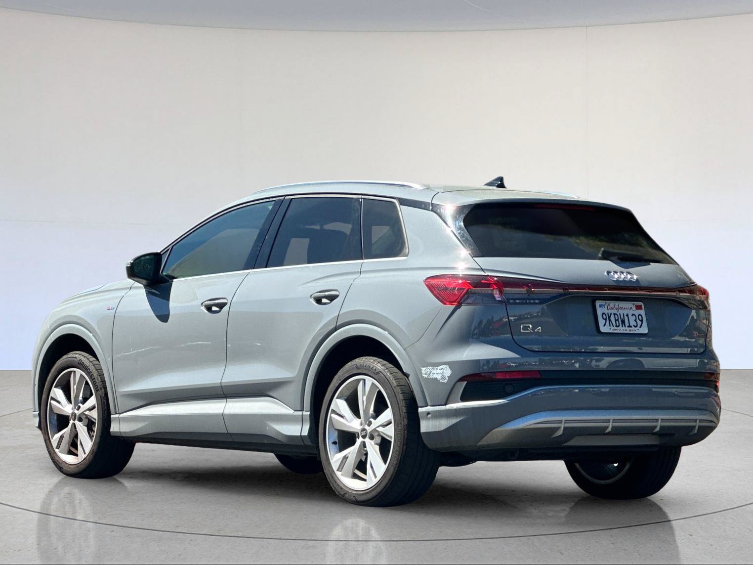 Used 2023 Audi Q4 e-tron Prestige w/ 20" Wheel Package AWD/4WD image 4