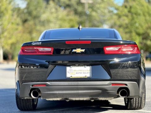 Used 2018 Chevrolet Camaro LT image 8
