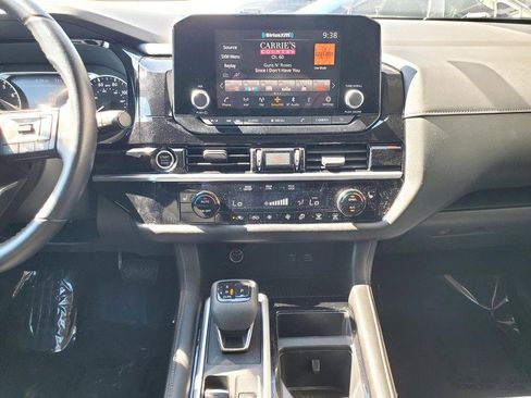 Used 2022 Nissan Pathfinder SV AWD/4WD image 10