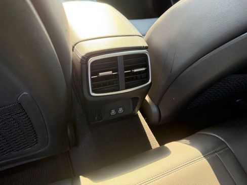 Used 2025 Genesis G70 2.5T RWD image 22