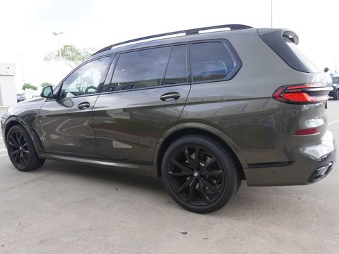 Used 2025 BMW X7 xDrive40i w/ M Sport Package image 4