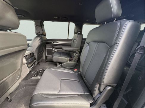New 2025 Jeep Wagoneer L Series II w/ Convenience Group I AWD/4WD image 11