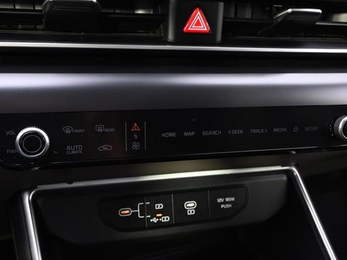 Used 2026 Kia Carnival FWD image 33