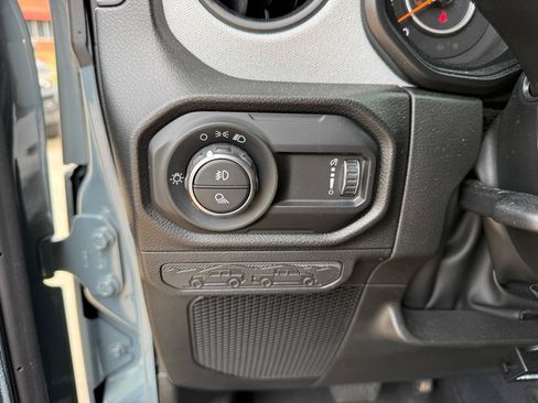Used 2024 Jeep Gladiator Sport AWD/4WD image 15
