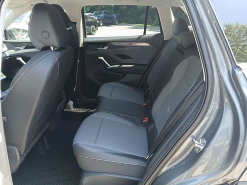 New 2025 Volkswagen Tiguan SE image 22