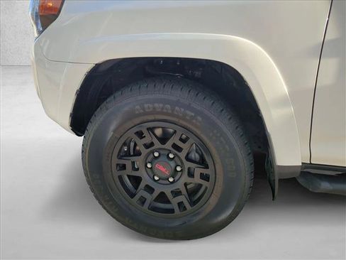 Certified 2022 Toyota 4Runner SR5 Premium w/ Moonroof Package AWD/4WD image 25