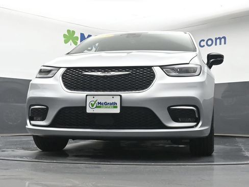 Used 2026 Chrysler Pacifica Limited FWD image 7