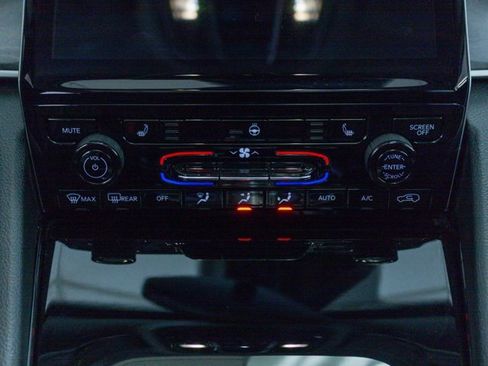 Certified 2023 Jeep Grand Cherokee L Limited w/ Black Appearance Package image 18