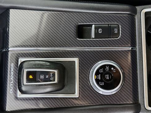 Used 2023 Mitsubishi Outlander SE image 20